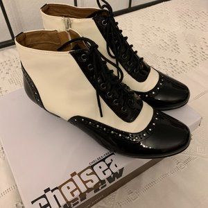 Chelsea Crew Women's Ankle Boots